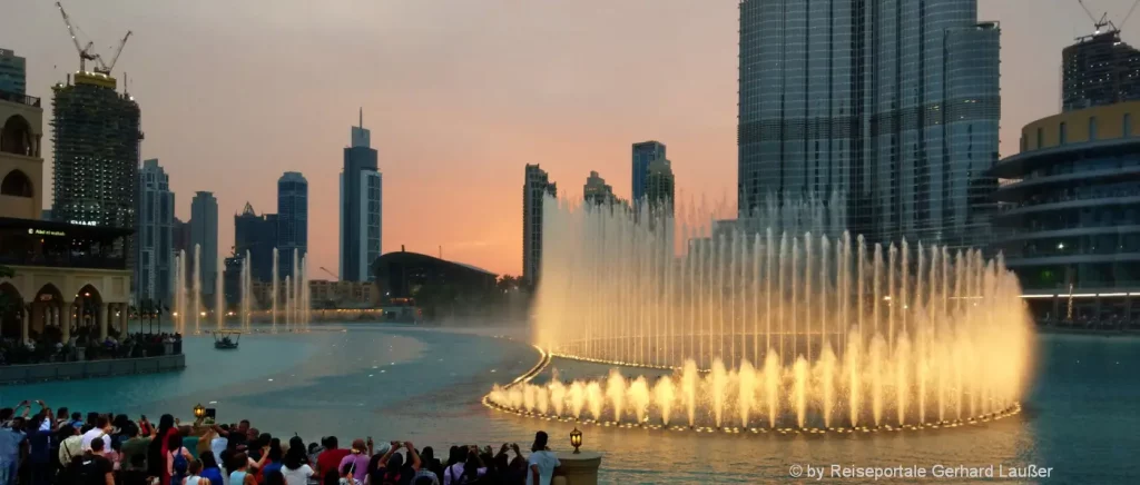 Auslandsreisen nach Dubai Traumurlaub mit Mietauto Stadt erkunden