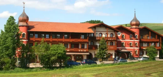 boehmerwald-deutschland-hotel-indoorspielplatz-kinderbetreuung-streichelzoo-bayern-