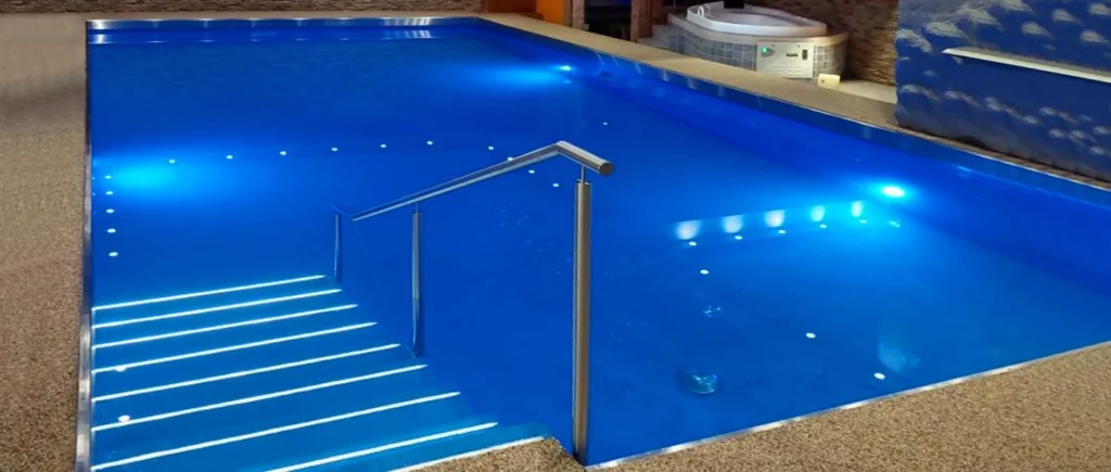 Schwimmbad im Hotel für Familien