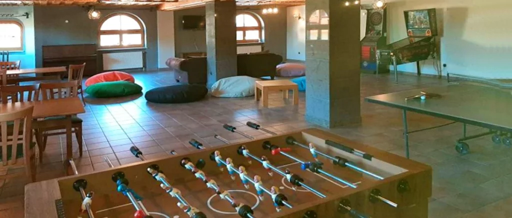 Hotel mit Indoorspielplatz für Kinder