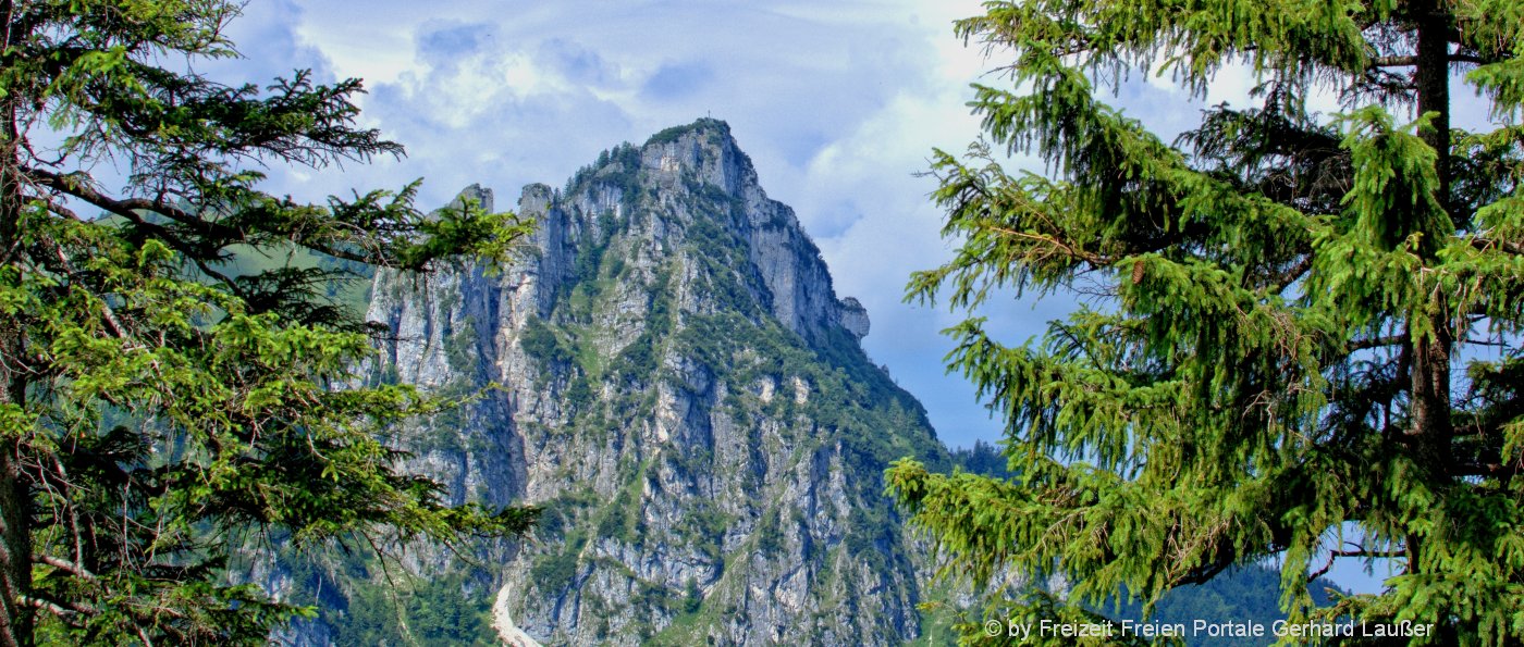 chiemgau-bayerische-alpen-landschaft-ausflugsziele-berge-wald