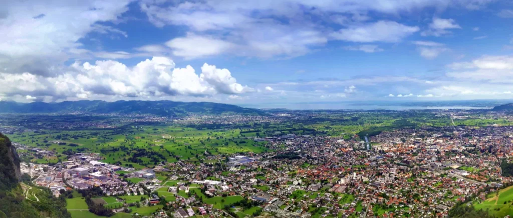 Blick vom Karren Hausberg Dornbirn im Vorarlberg Bregenzerwald bis zum Bodensee