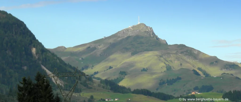 Blick von Fieberbrunn zum Kitzbühler Horn Berg Gipfel Ausflugsziel