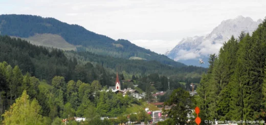 fieberbrunn-kirche-sehenswürdigkeiten-berge-österreich-ausflugsziele