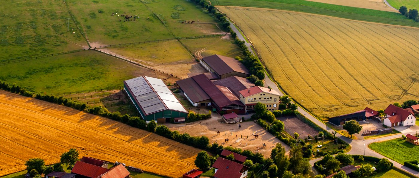 Reiterferien für Fortgeschrittene und Anfänger am Fuchsenhof fuchsenhof-oberpfalz-reiterhof-bayern-reitschule-luftbild