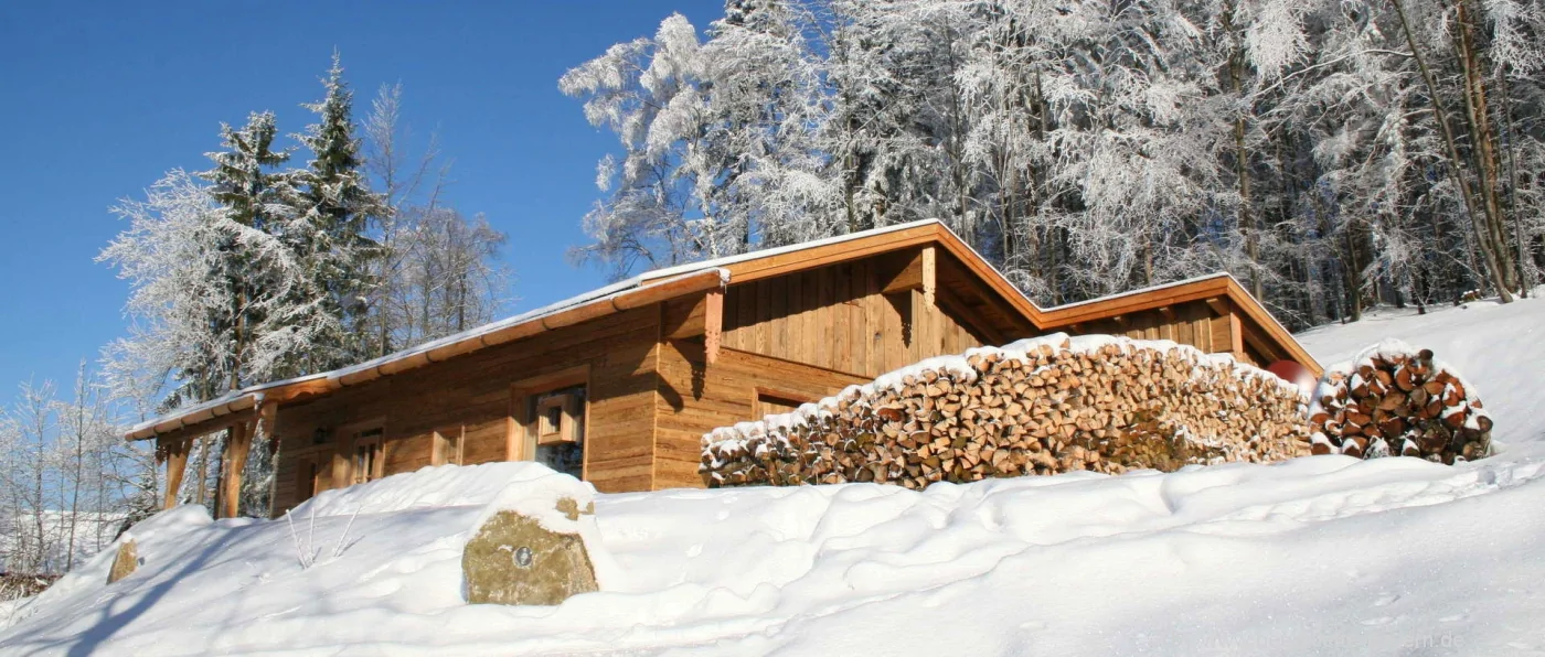 hüttenhof-bayerischer-wald-chalets-skihütte-winterurlaub