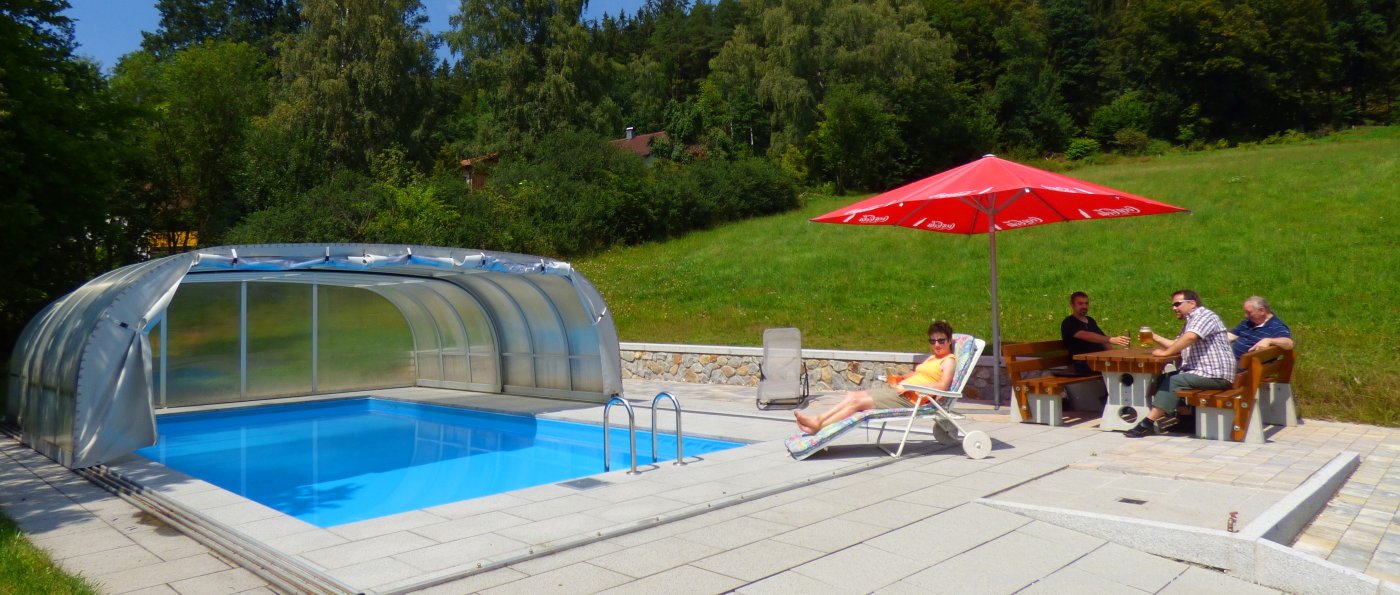 Gasthof für Motorradfahrer mit Swimming Pool und Sauna kraus-gasthof-swimming-pool-bayerischer-wald-bikderunterkunft