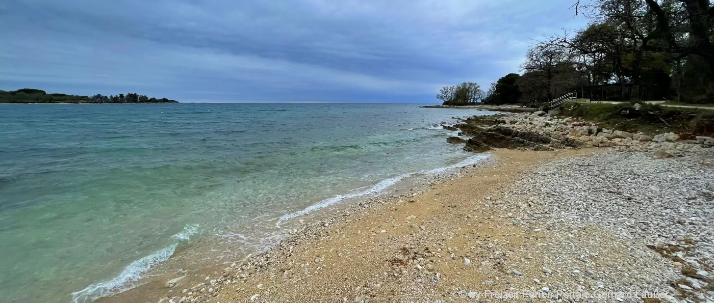 Kroatien Badeurlaub in Europa Strandurlaub Schwimmen Sandstrand