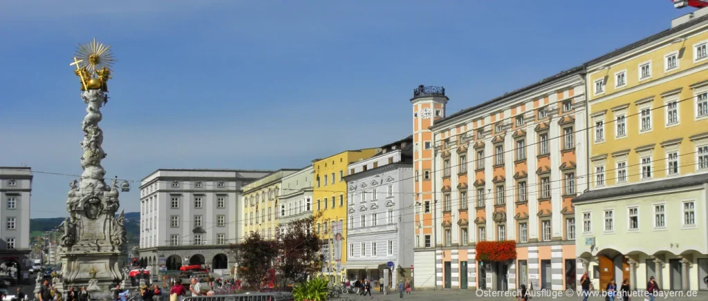 Highlights in Linz Hauptplatz mit Dreifaltigkeitssäule