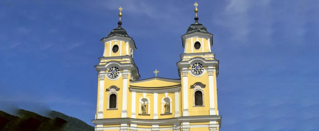 Basilika St. Michael sehenswerte Kirche in Mondsee