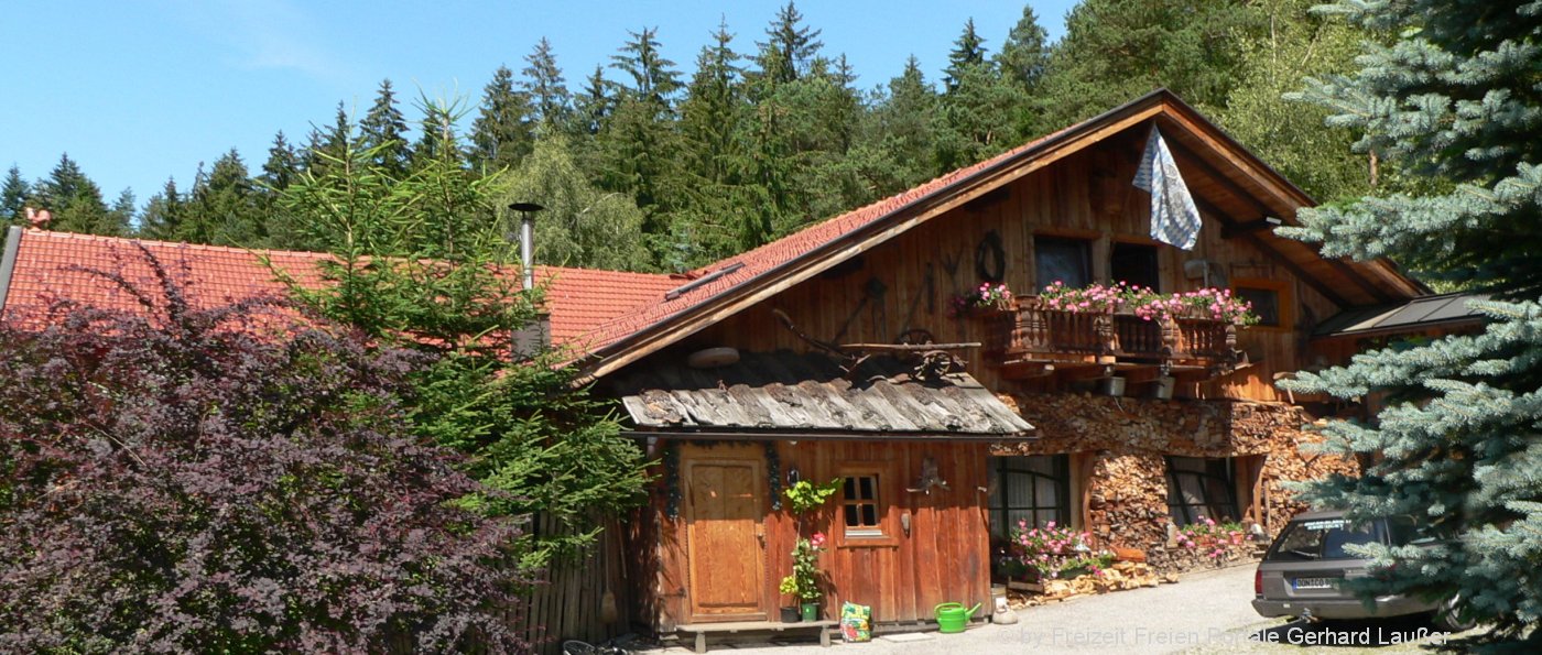 richards-museum-selbstversorgerhütten-bayerischer-wald-gruppenhaus-ansicht