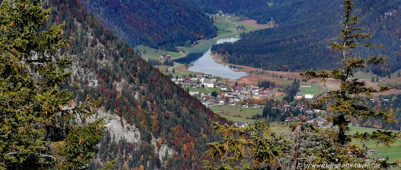 sankt-ulrich-im-pillerseetal-buchensteinwand-bergsee-talblick