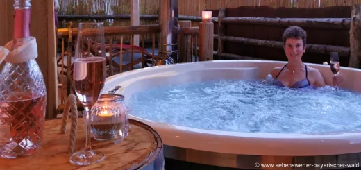 Bayern Wellness Luxus Chalet mit Whirlpool Romantikurlaub Sekt