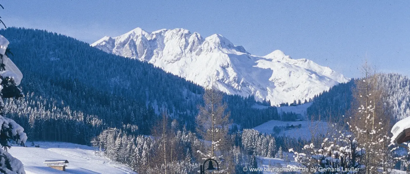 winterurlaub-berge-schneelandschaft-alpen